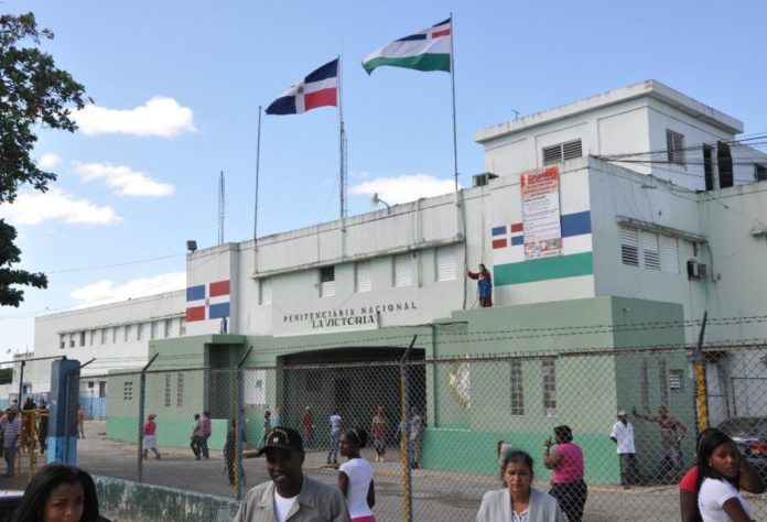 Unidades militares asumen control momentáneo de La Victoria