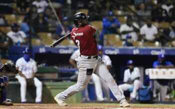 Gigantes blanquean al Licey y se mantienen firme en la cima