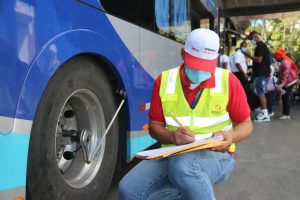 Intrant detecta choferes con licencias vencidas y vehículos sin seguros en transporte interurbano