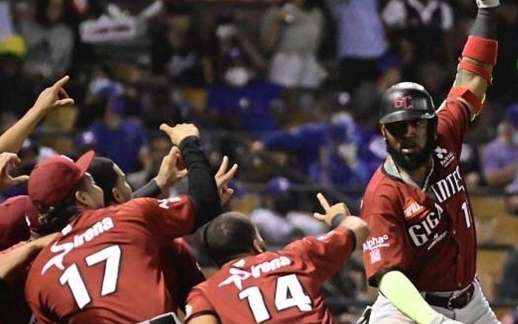 Gigantes derrotan a los Tigres