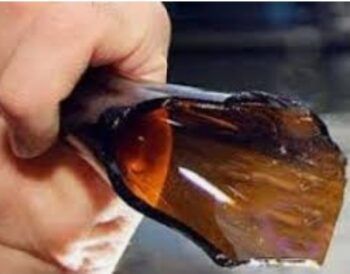 Jovencito muere tras caer encima de un casco de botella