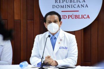 “La tercera dosis es la que cubre de Ómicron”, dice ministro de Salud