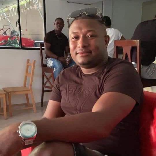 Hombre le dio ocho disparos a otros dos por no venderle un sándwich