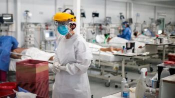 Covid bate récords y supera los 2 millones de casos diarios