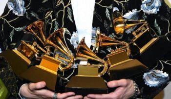 Posponen los premios Grammy 2022 debido a preocupaciones por la nueva ola de covid-19 en EE.UU.