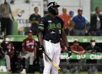 Pelotero de las Estrellas es amonestado por recibir dinero de un aficionado