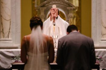 ¡Me quitaste a mi novia! El reproche de un sacerdote en la boda de su mejor amigo