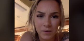 Envió un mensaje al número de su hermana fallecida, le contestaron y quedó helada