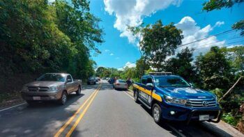 Madre muere y su hija queda grave tras caer a barranco por tomarse fotos