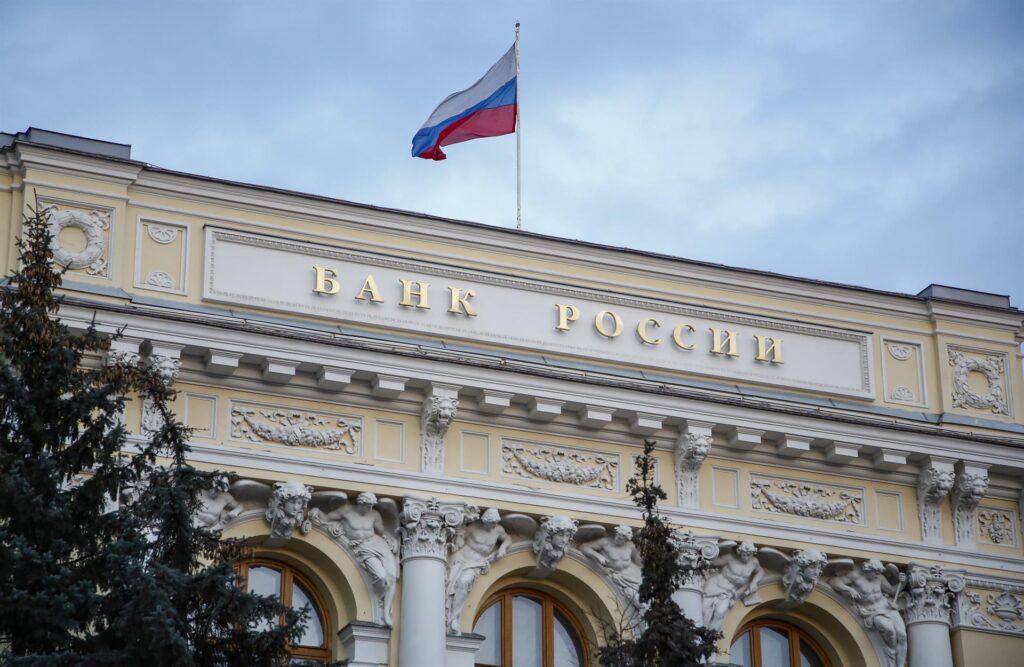 EEUU prohíbe operar con Banco Central Rusia y congela activos en dólares