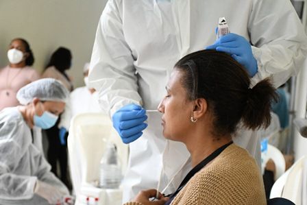 Casos COVID continúan a la baja en RD