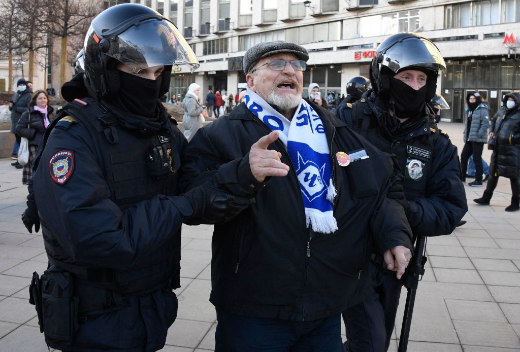 Más de 6.000 detenidos en Rusia que protestan contra la guerra