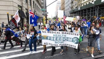 Nueva York despedirá a unos tres mil empleados este viernes por no vacunarse