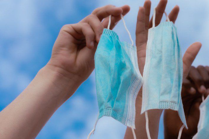 Nueva York elimina requisito de mascarillas en escuelas públicas del estado