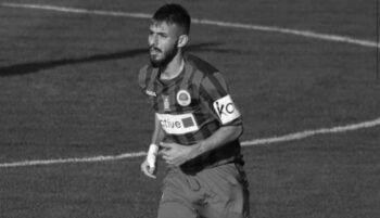 Muere un futbolista de 21 años después de sufrir un paro cardíaco en pleno partido