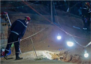 Rescatistas inician fase decisiva para salvar a niño caído en un pozo en Marruecos