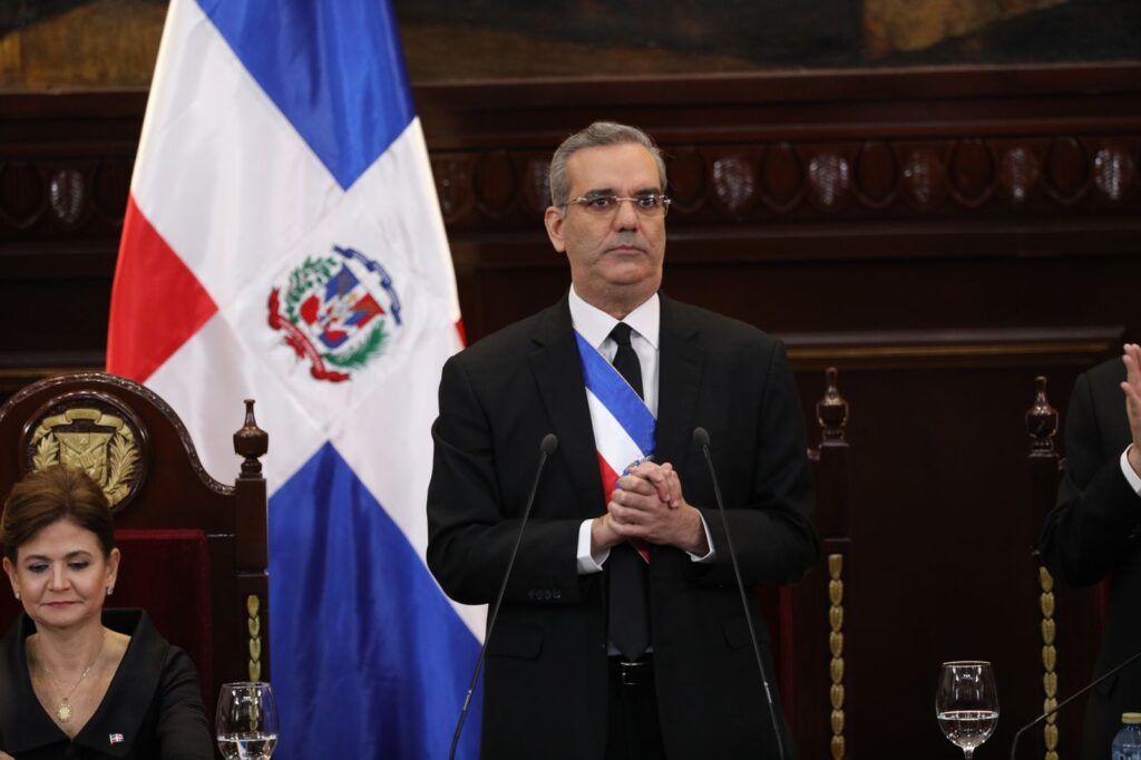 Abinader es el presidente mejor valorado en AL segun revista Americas Quartely