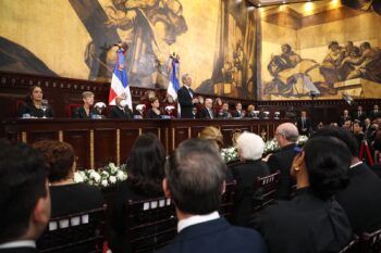 Luis Abinader afirma RD no cargará con Haití