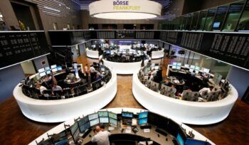 Bolsas mundiales caen por temor de una invasión de Rusia a Ucrania