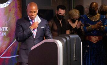 Alcaldía de Nueva York despide a 1,430 empleados que se negaron a vacunarse contra el COVID-19