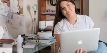 Empezó a bordar por aburrimiento y ahora gana U$S 16.000 por día