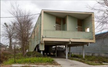 Las casas que Brad Pitt construyó y vendió tras un huracán se caen a pedazos