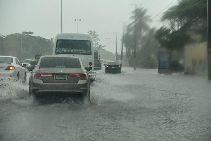 COE emite alerta en 14 provincias por sistema frontal que afecta el país
