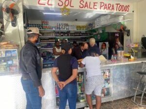 Realizan allanamientos a colmados involucrados en estafa a beneficiarios de Supérate