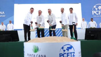 Abinader asiste primer palazo ampliación aeropuerto Punta Cana y construcción de centro logístico