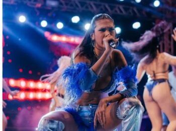 Hospitalizan cantante por evitar tirarse un peo