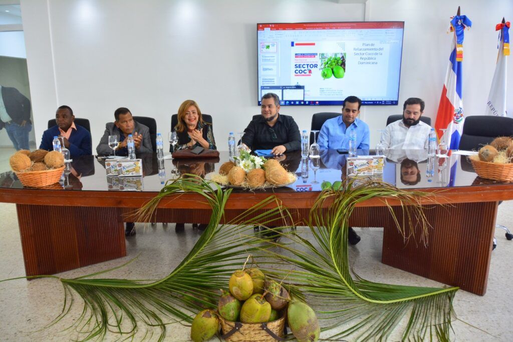 Gobierno relanzará industria del coco con inversión de 883 millones de pesos