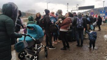 Niño ucraniano de 11 años recorre 1.200 km él solo para reunirse con su familia 