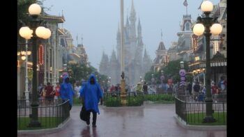 Parques de Walt Disney World se inundan tras fuertes lluvias
