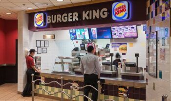 Empleada de Burger King le dio un balazo a un cliente