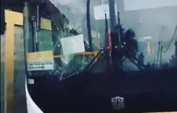 Apedrean tres los autobuses del nuevo corredor Charles de Gaulle