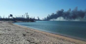 Ucrania dice haber destruido un barco militar ruso
