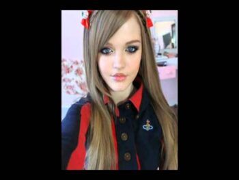 Restaurante ofrece muñecas de tamaño real para hacerle compañía a clientes solitarios