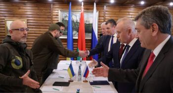 Ucrania y Rusia retoman un difícil diálogo mientras siguen los combates