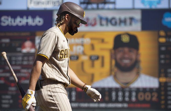 Fernando Tatis Jr a cirugía tras fracturarse la muñeca