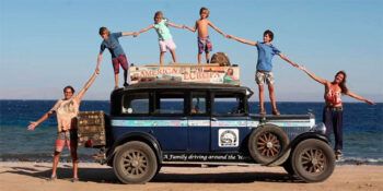 Una familia viajo durante 22 años para llegar a su casa