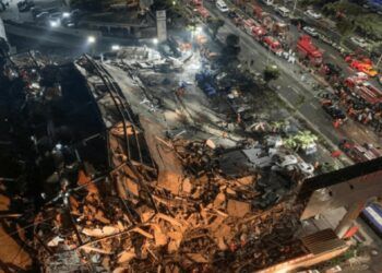 Se derrumba edificio en China
