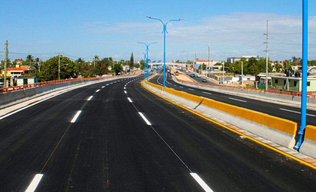 Obras Públicas deja abierto el elevado de Andrés en Boca Chica