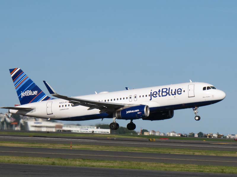 Jet-Blue cancela sus vuelos hacia Puerto Rico