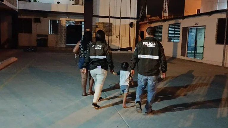 Una madre intentó vender a su hija de dos años por 400 dólares en Ecuador