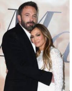 Jennifer Lopez anuncia su compromiso con Ben Affleck