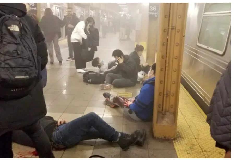 Varios heridos en NY durante balacera en el metro