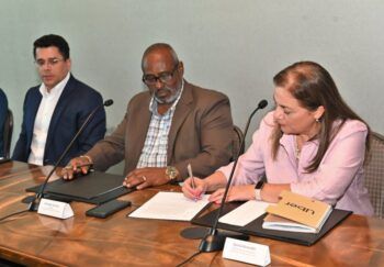 Taxistas y Uber ponen fin a los conflictos en los puntos turísticos de RD