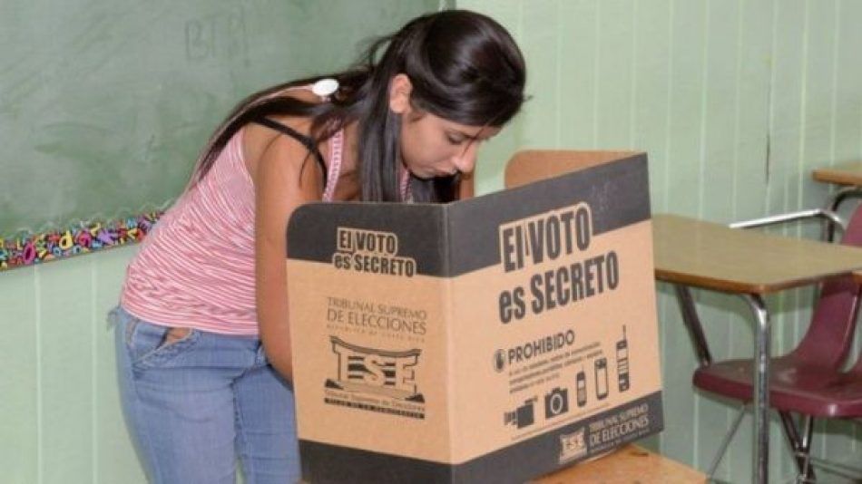 Costa Rica inicia elección de su nuevo presidente
