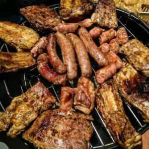 Mujer denuncia a sus vecinos porque hacen parrillada todos los días