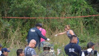 Encuentran carro con seis cadáveres en de México